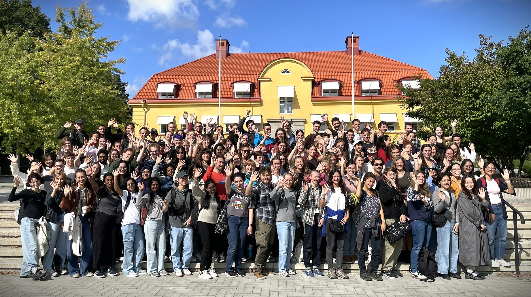 En group photo of newly arrived students at Campus Uppsala