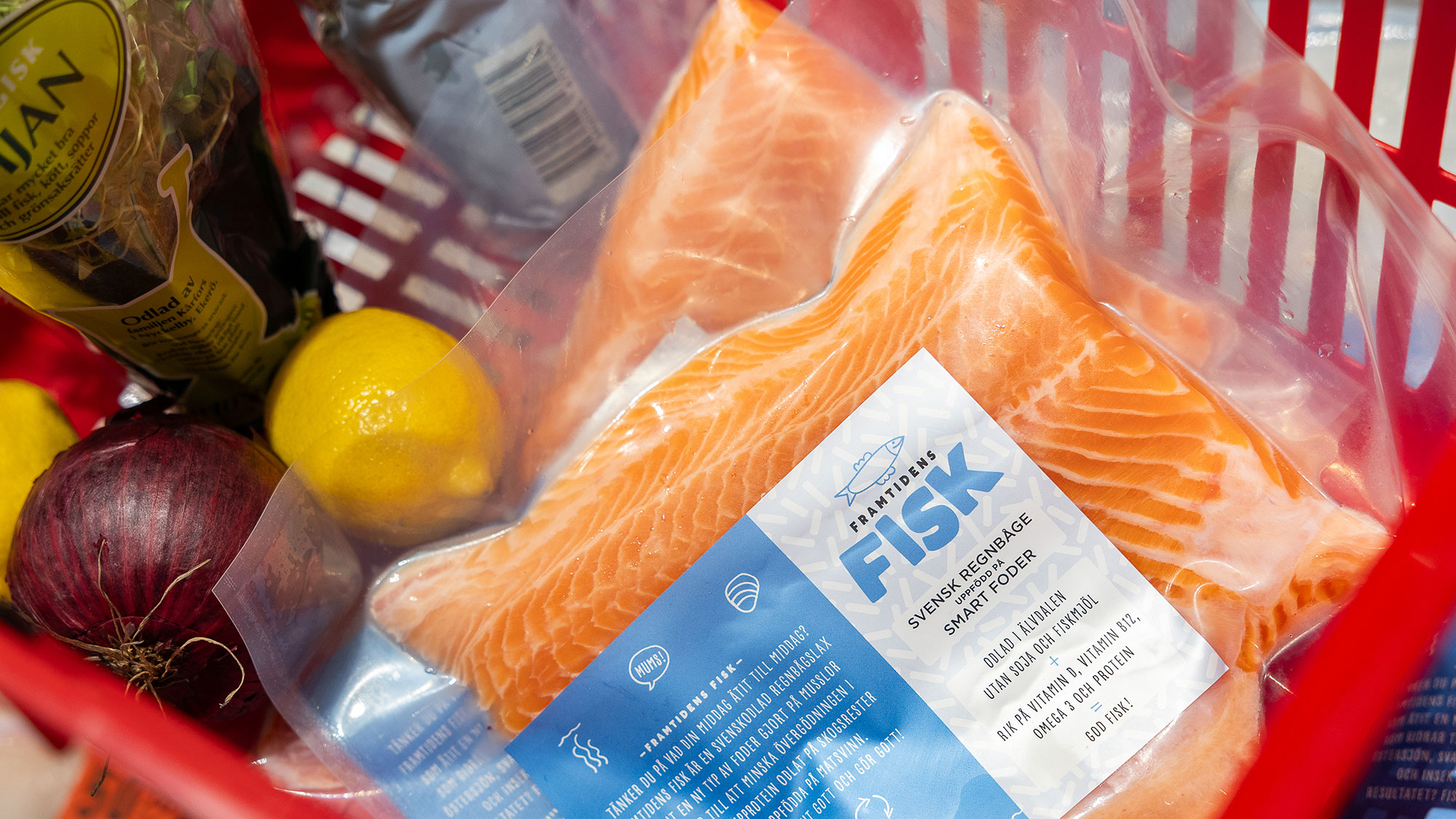 Photo of salmon from Älvdalen in a shopping basket with other groceries. Photo: Tomas Ärlemo.