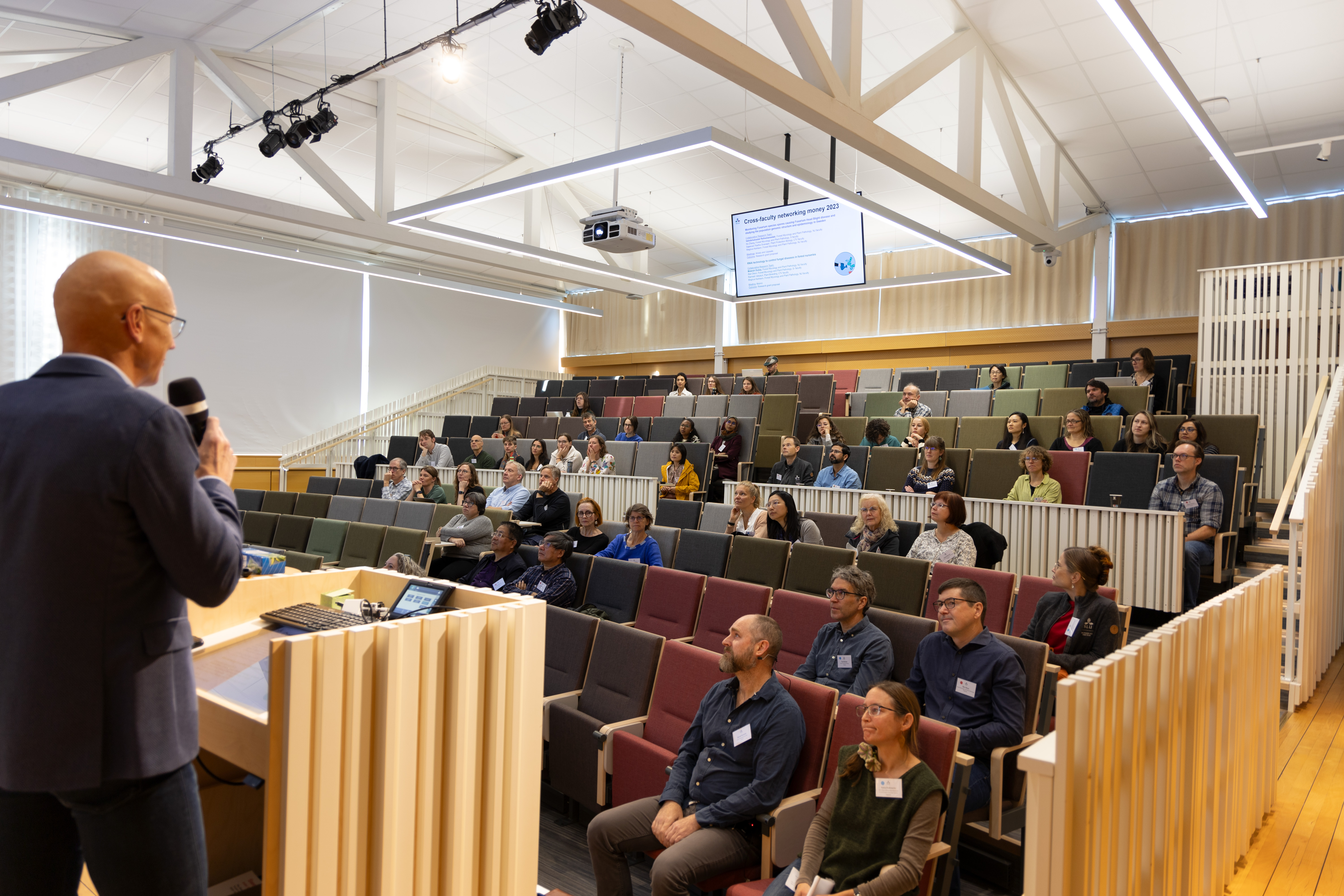 Presentation under nätverkssymposium. Foto. 