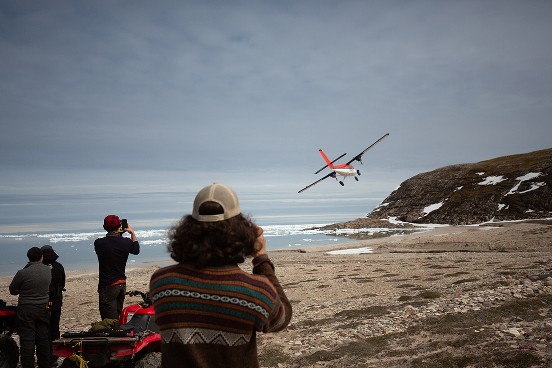 Aircreaft lifting of a beach